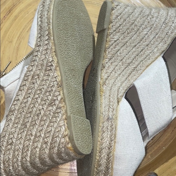 ‼️Cream Color Stylish Wedges with Zipper - Picture 5 of 5